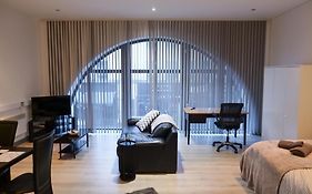 Spacious And Modern Studio Apartment Swansea City Centre